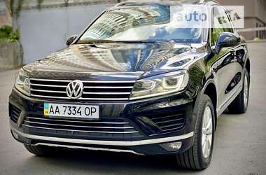 Внедорожник / Кроссовер Volkswagen Touareg 2014 в Киеве