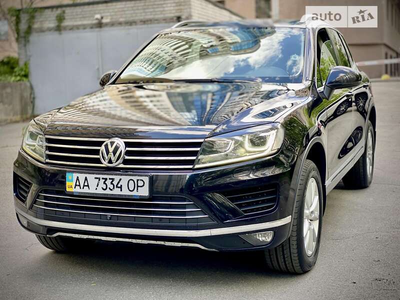 Позашляховик / Кросовер Volkswagen Touareg 2014 в Києві