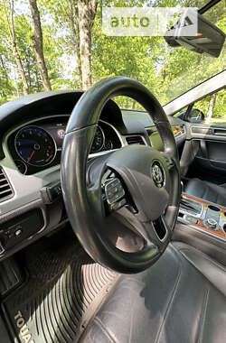 Внедорожник / Кроссовер Volkswagen Touareg 2012 в Харькове