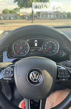 Внедорожник / Кроссовер Volkswagen Touareg 2014 в Житомире