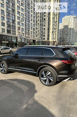 Позашляховик / Кросовер Volkswagen Touareg 2023 в Києві