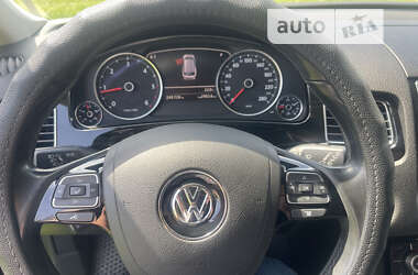 Внедорожник / Кроссовер Volkswagen Touareg 2015 в Полонном