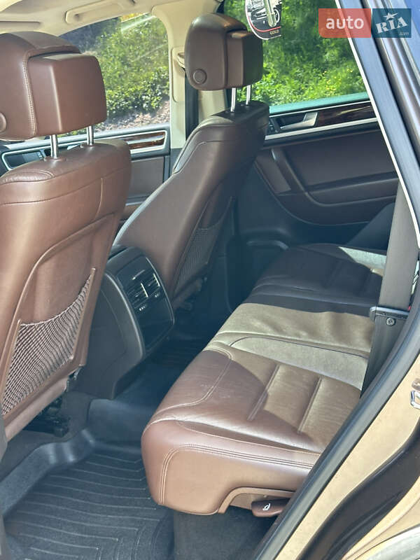 Позашляховик / Кросовер Volkswagen Touareg 2013 в Івано-Франківську