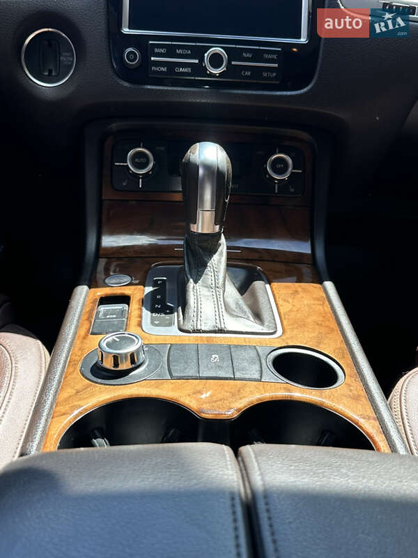 Позашляховик / Кросовер Volkswagen Touareg 2013 в Івано-Франківську