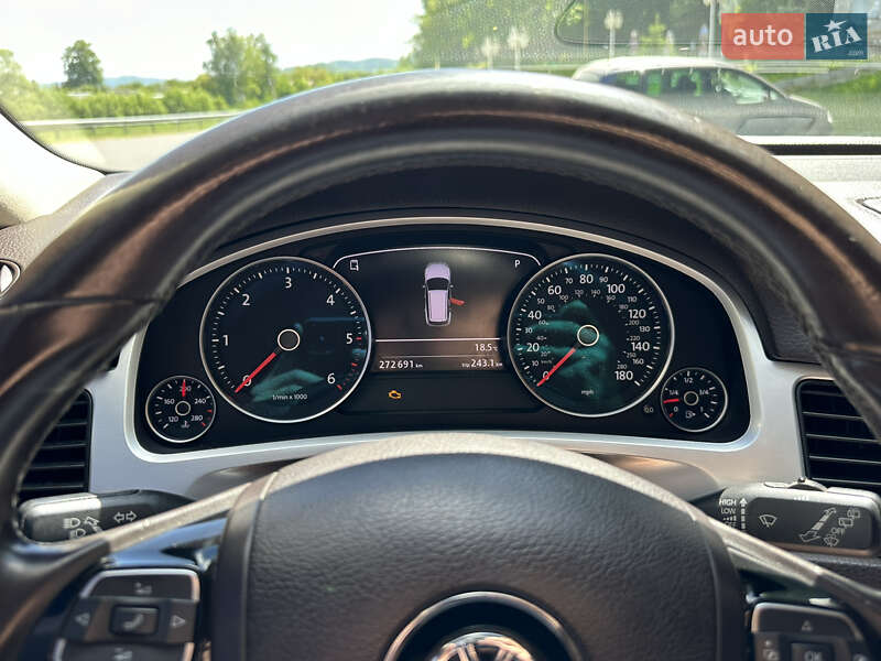 Позашляховик / Кросовер Volkswagen Touareg 2013 в Івано-Франківську