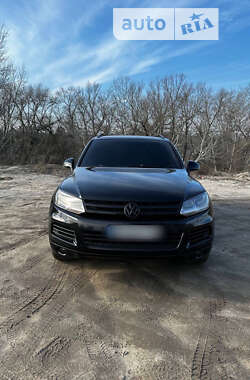 Позашляховик / Кросовер Volkswagen Touareg 2013 в Запоріжжі