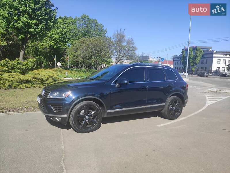 Внедорожник / Кроссовер Volkswagen Touareg 2017 в 