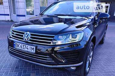 Внедорожник / Кроссовер Volkswagen Touareg 2014 в Ровно