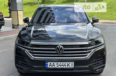 Позашляховик / Кросовер Volkswagen Touareg 2020 в Києві