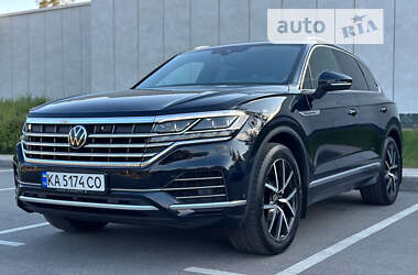 Позашляховик / Кросовер Volkswagen Touareg 2020 в Києві