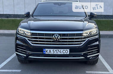 Позашляховик / Кросовер Volkswagen Touareg 2020 в Києві