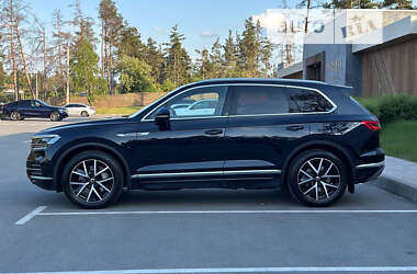 Внедорожник / Кроссовер Volkswagen Touareg 2020 в Киеве