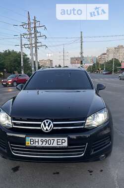 Внедорожник / Кроссовер Volkswagen Touareg 2014 в Одессе