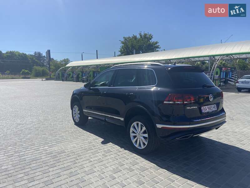 Внедорожник / Кроссовер Volkswagen Touareg 2017 в Кропивницком