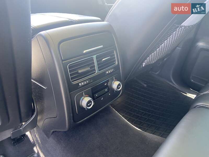 Внедорожник / Кроссовер Volkswagen Touareg 2017 в Кропивницком