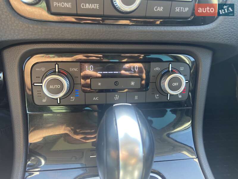 Внедорожник / Кроссовер Volkswagen Touareg 2017 в Кропивницком