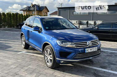 Внедорожник / Кроссовер Volkswagen Touareg 2015 в Луцке