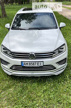 Внедорожник / Кроссовер Volkswagen Touareg 2015 в Бердичеве