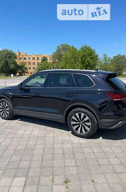 Позашляховик / Кросовер Volkswagen Touareg 2021 в Дніпрі