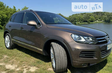 Внедорожник / Кроссовер Volkswagen Touareg 2013 в Киеве