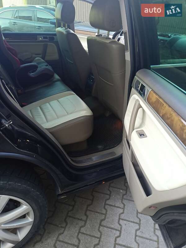 Внедорожник / Кроссовер Volkswagen Touareg 2010 в Новояворовске