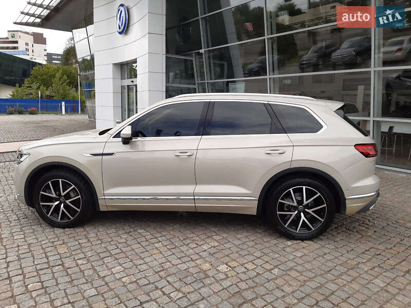 Внедорожник / Кроссовер Volkswagen Touareg 2022 в Днепре
