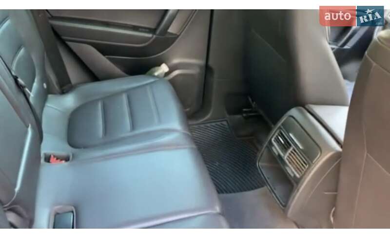 Позашляховик / Кросовер Volkswagen Touareg 2011 в Броварах