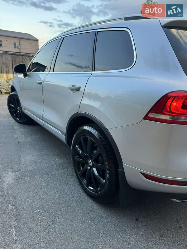 Внедорожник / Кроссовер Volkswagen Touareg 2011 в Кривом Роге