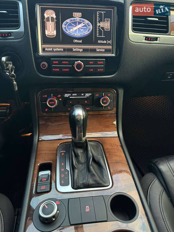 Внедорожник / Кроссовер Volkswagen Touareg 2011 в Кривом Роге
