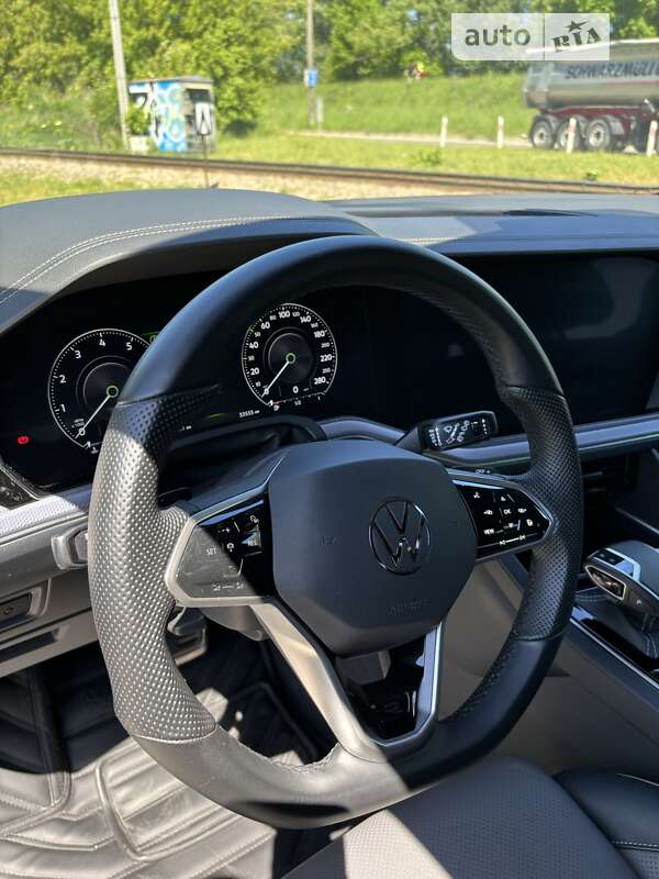 Позашляховик / Кросовер Volkswagen Touareg 2022 в Києві