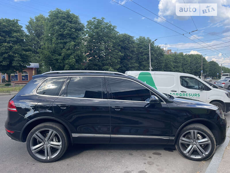 Внедорожник / Кроссовер Volkswagen Touareg 2013 в Кропивницком