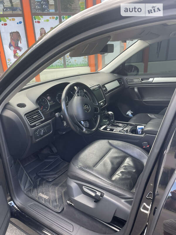 Внедорожник / Кроссовер Volkswagen Touareg 2013 в Кропивницком