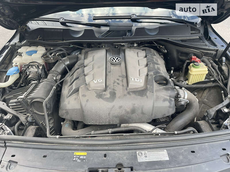 Внедорожник / Кроссовер Volkswagen Touareg 2013 в Кропивницком