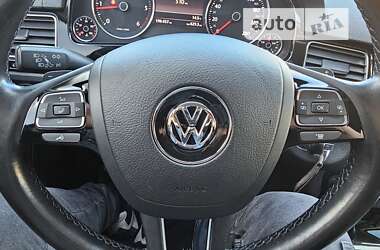 Позашляховик / Кросовер Volkswagen Touareg 2017 в Жовкві