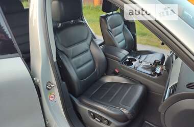 Внедорожник / Кроссовер Volkswagen Touareg 2010 в Киеве