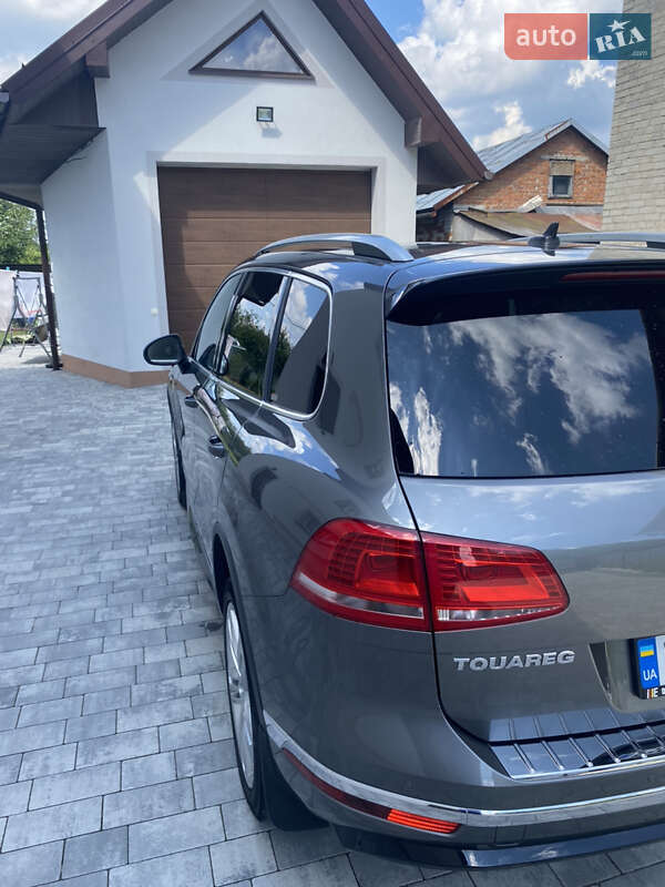 Внедорожник / Кроссовер Volkswagen Touareg 2016 в Львове