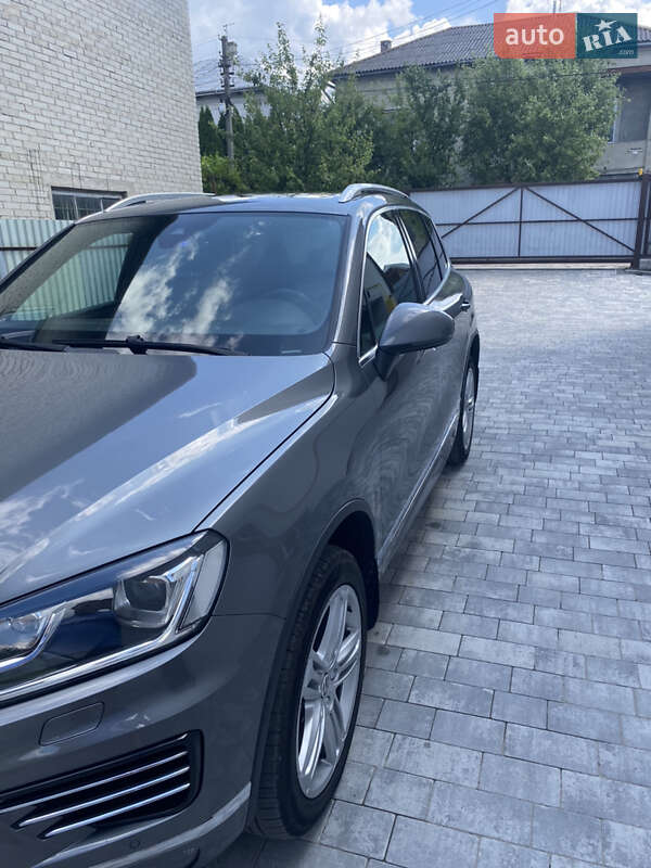 Внедорожник / Кроссовер Volkswagen Touareg 2016 в Львове