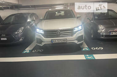 Внедорожник / Кроссовер Volkswagen Touareg 2020 в Киеве