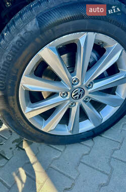 Внедорожник / Кроссовер Volkswagen Touareg 2013 в 