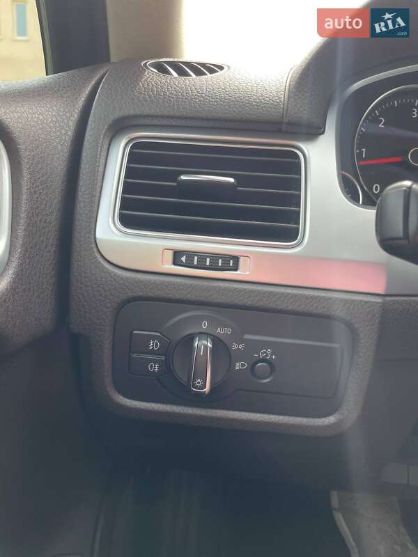 Внедорожник / Кроссовер Volkswagen Touareg 2010 в Мукачево