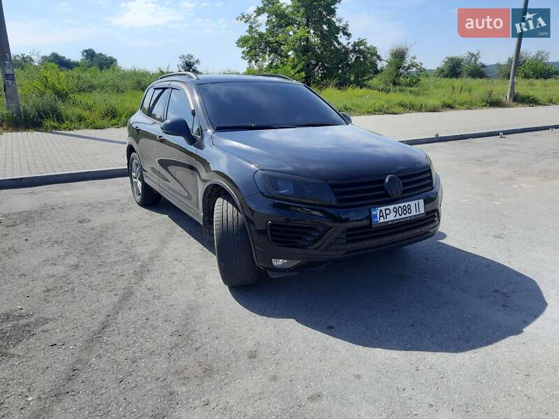 Внедорожник / Кроссовер Volkswagen Touareg 2015 в Запорожье