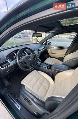 Внедорожник / Кроссовер Volkswagen Touareg 2012 в 