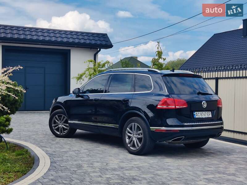 Позашляховик / Кросовер Volkswagen Touareg 2016 в Луцьку