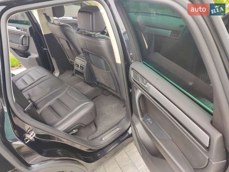 Позашляховик / Кросовер Volkswagen Touareg 2016 в Луцьку