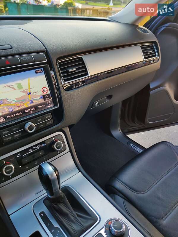 Позашляховик / Кросовер Volkswagen Touareg 2016 в Луцьку