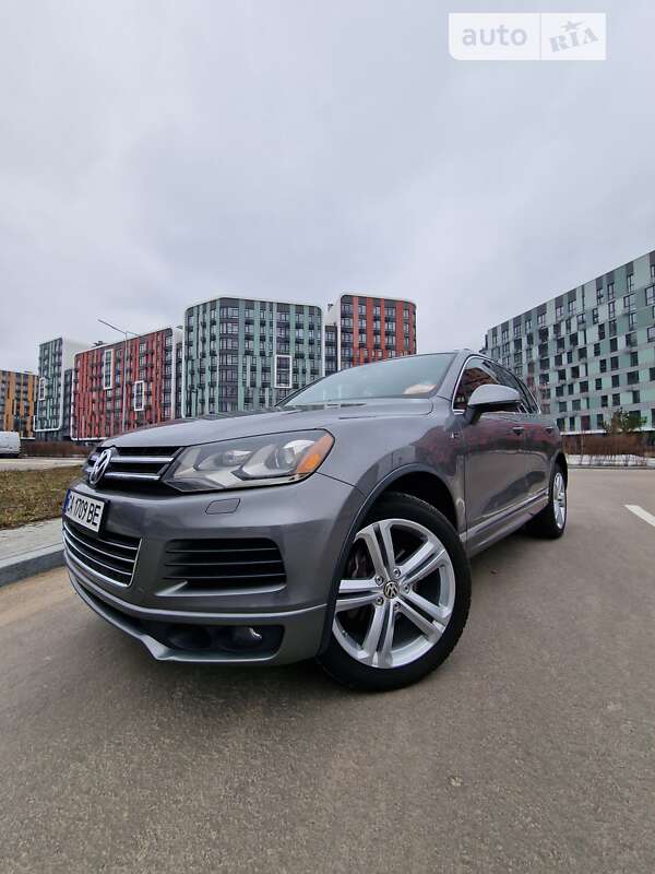 Позашляховик / Кросовер Volkswagen Touareg 2013 в Києві