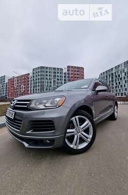 Позашляховик / Кросовер Volkswagen Touareg 2013 в Києві