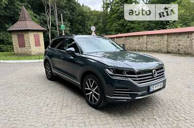 Позашляховик / Кросовер Volkswagen Touareg 2018 в Чернівцях