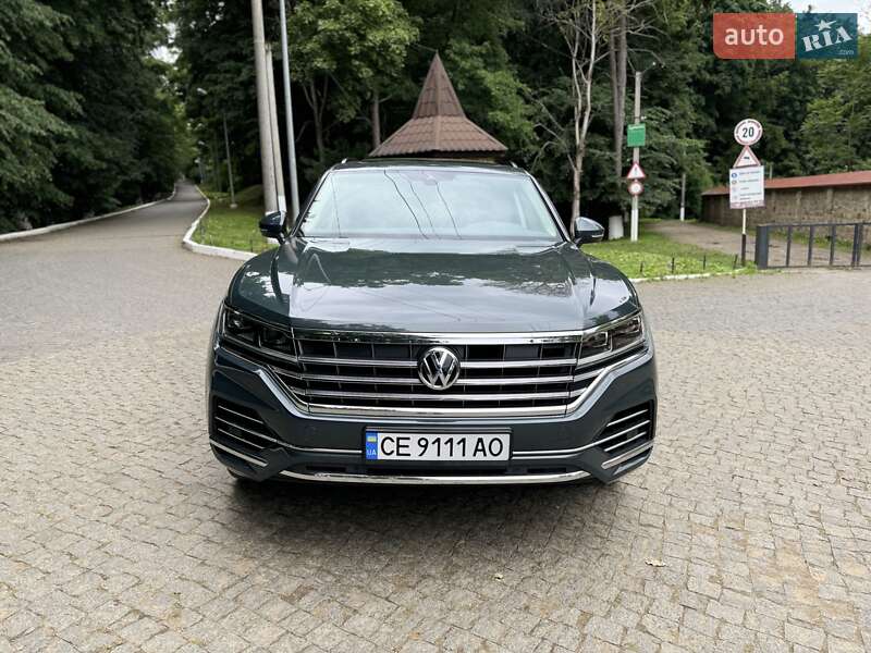 Позашляховик / Кросовер Volkswagen Touareg 2018 в Чернівцях