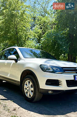 Внедорожник / Кроссовер Volkswagen Touareg 2011 в 
